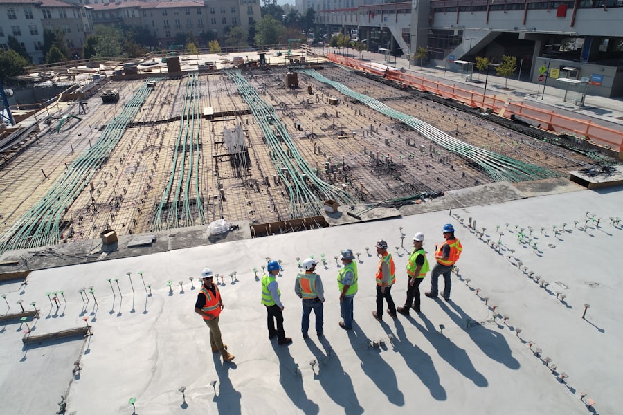 Tim di lokasi proyek